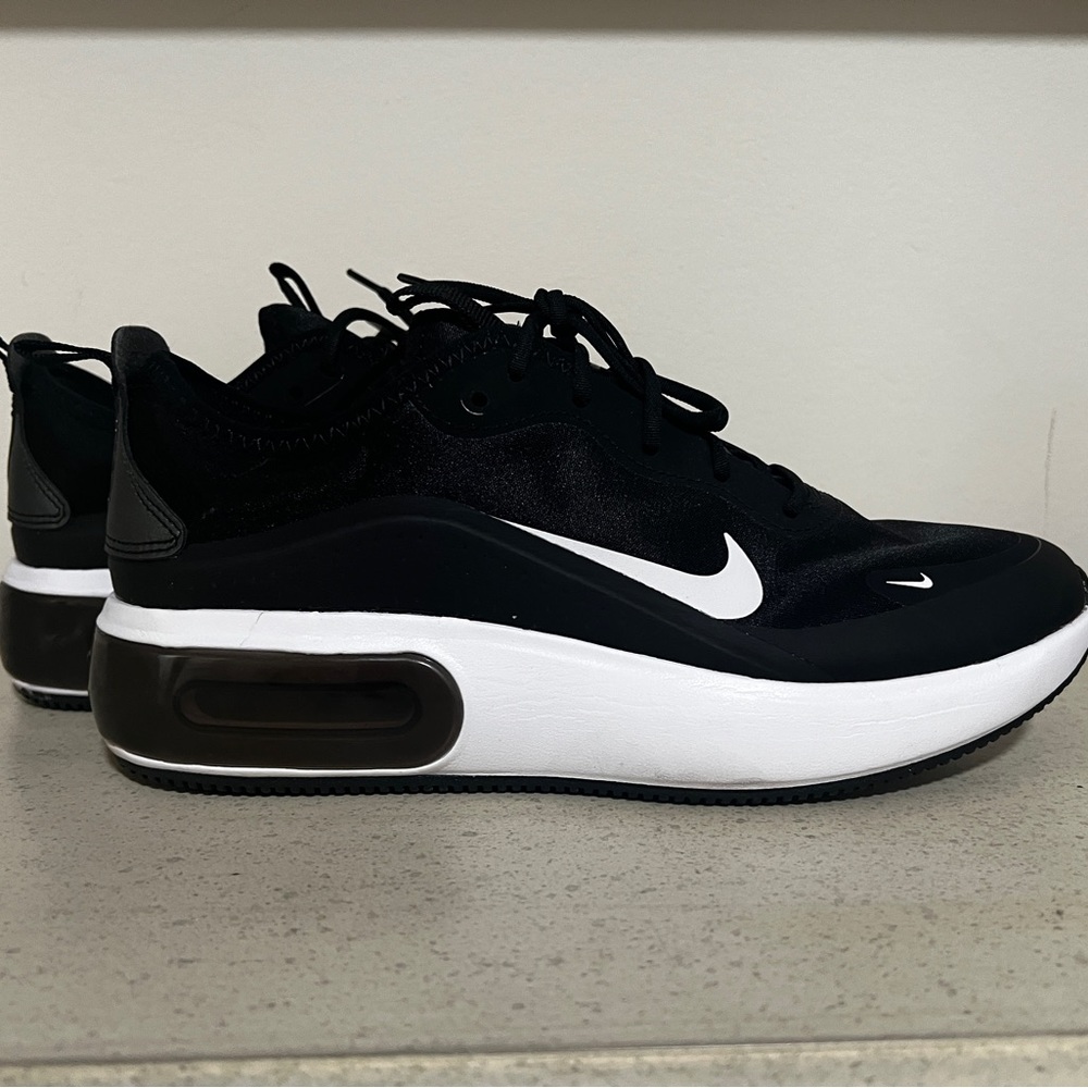 WMNS AIR MAX DIA 'BLACK WHITE' .